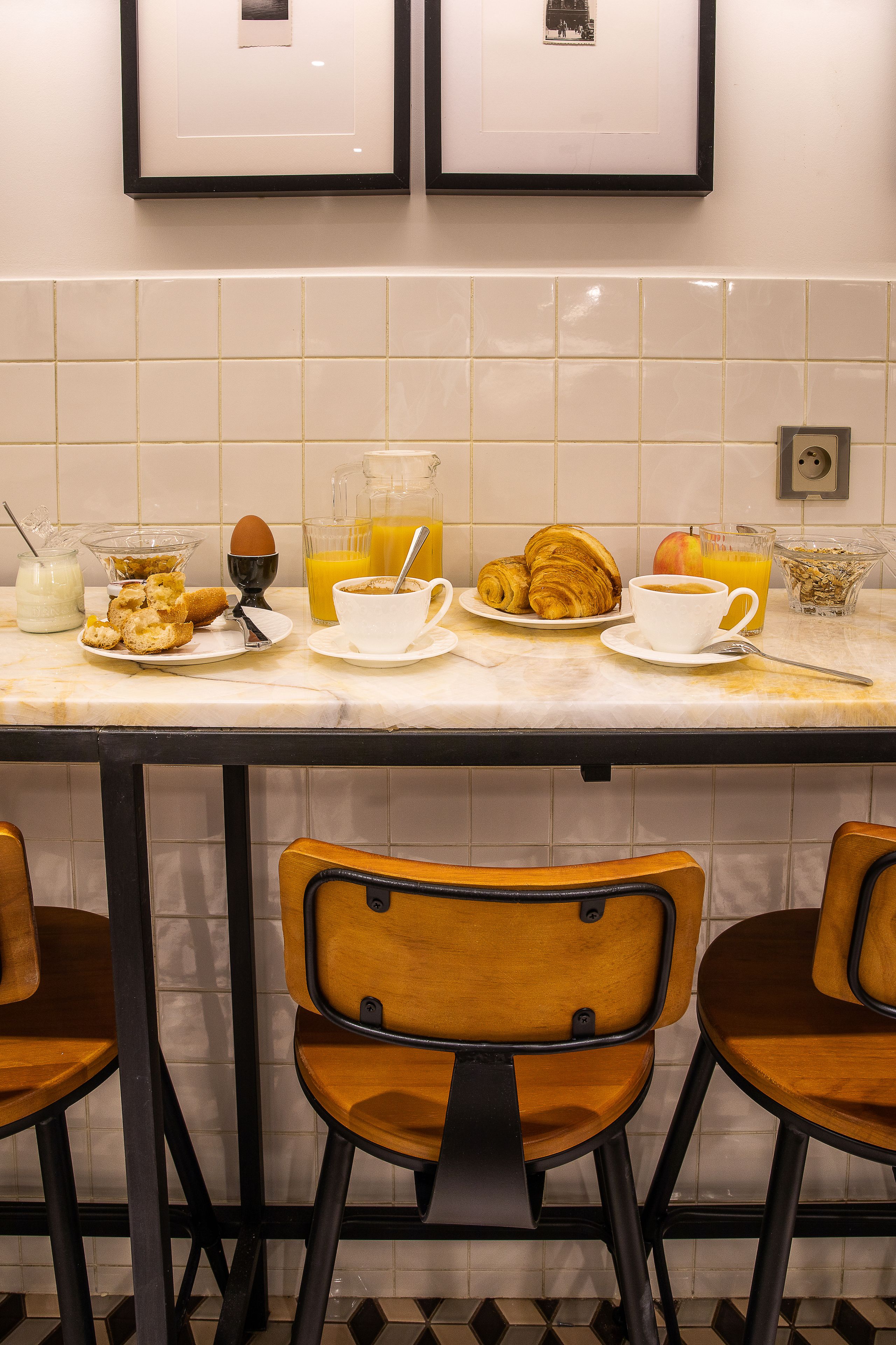 daily continental breakfast (eur 14 per person)