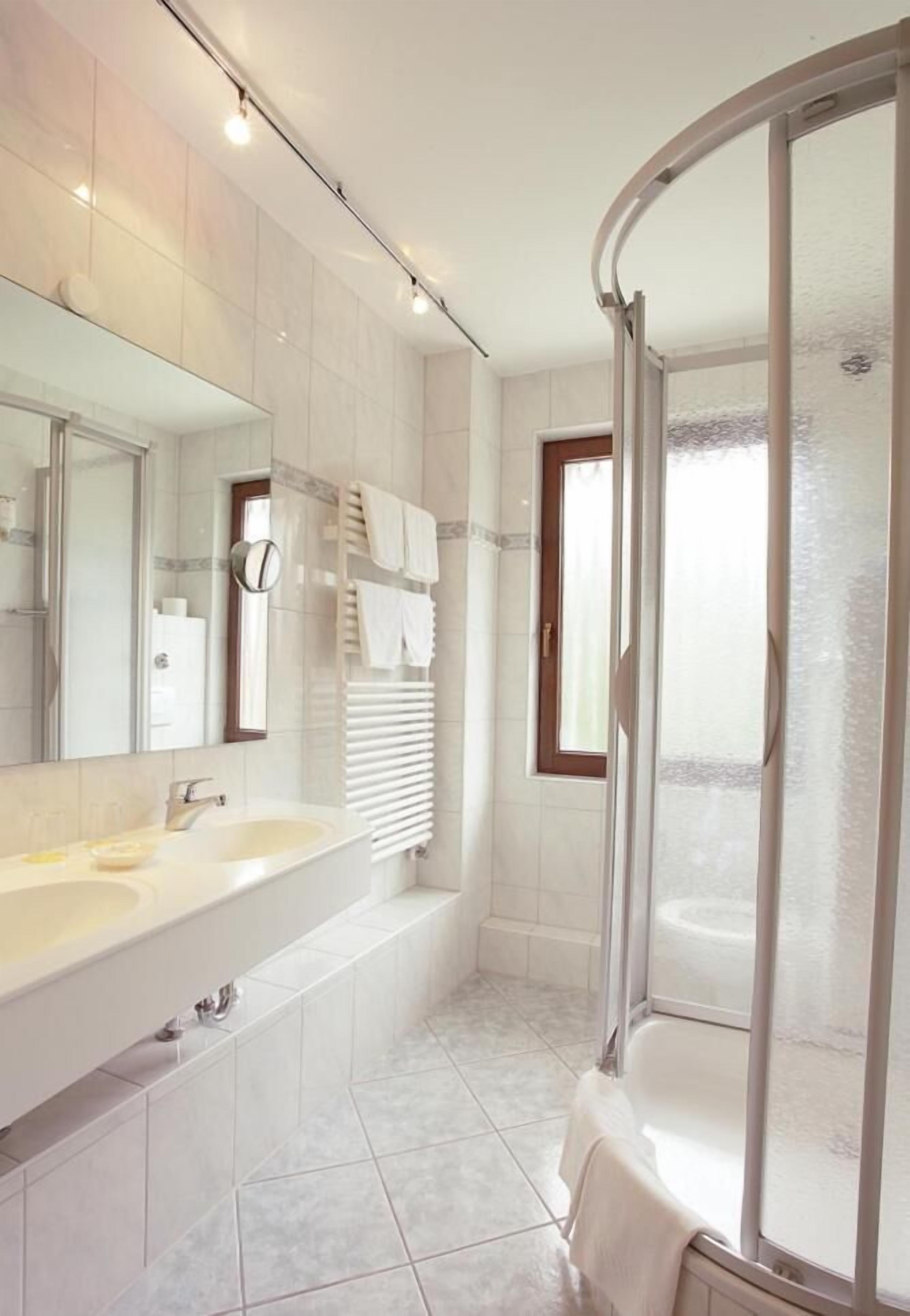 deep-soaking bathtub, free toiletries, towels