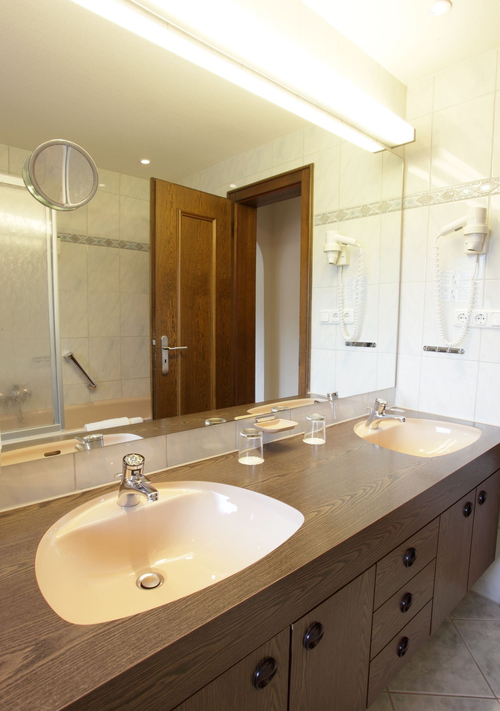 family suite, 1 bedroom | bathroom sink