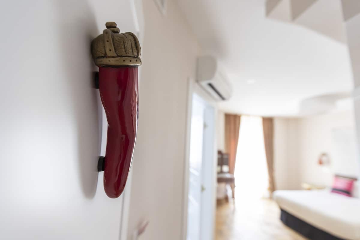 Deluxe tweepersoonskamer, aan de binnenplaats | 1 slaapkamer, luxe beddengoed, donzen dekbedden, een minibar