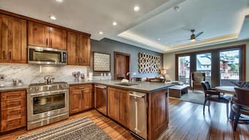 Room, 2 Bedrooms, Mountain View (Residence) | Private kitchen | Fridge, microwave, oven, stovetop