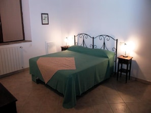 1 habitación, ropa de cama de alta calidad y escritorio
