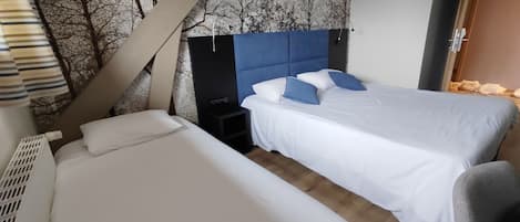 Comfort Triple Room | 1 bedroom, desk, laptop workspace, blackout curtains