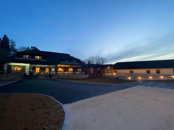 Exterior - Relais Saint Michel (Villegusien-le-Lac)