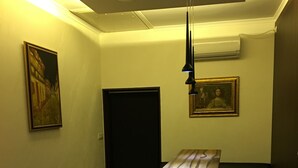 Unclassified image, 5 of 18, button - Guesthouse Noce Zagreb (Zagreb)