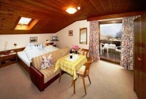 Desk, free cots/infant beds, rollaway beds, free WiFi