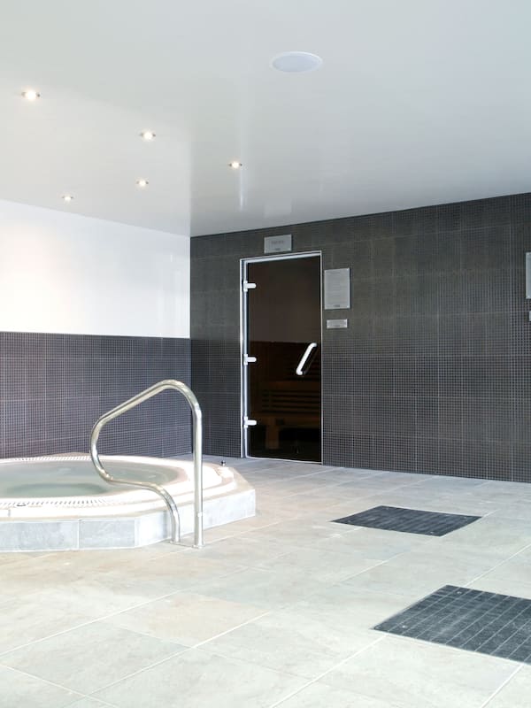Couples treatment rooms, body treatments, hydrotherapy, aromatherapy