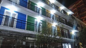 A multi-story building with balconies, each with a metal railing and a door. - Hostal El Mercat (Villajoyosa)