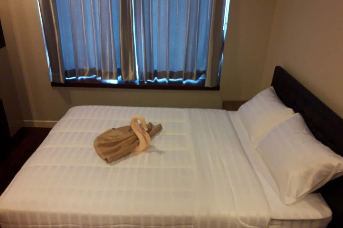 Deluxe Condo, 1 Bedroom | 1 bedroom, desk, iron/ironing board, rollaway beds