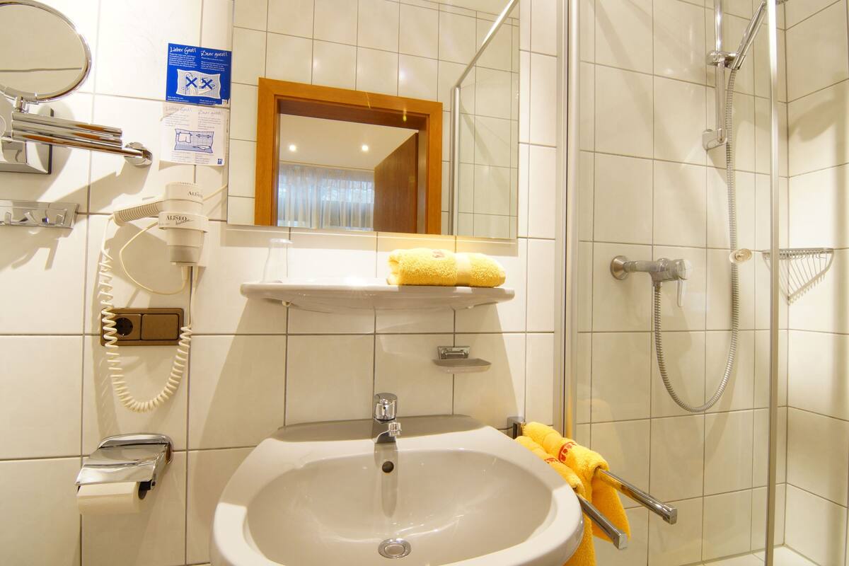 classic single room | bathroom | shower, free toiletries, hair dryer, towels
