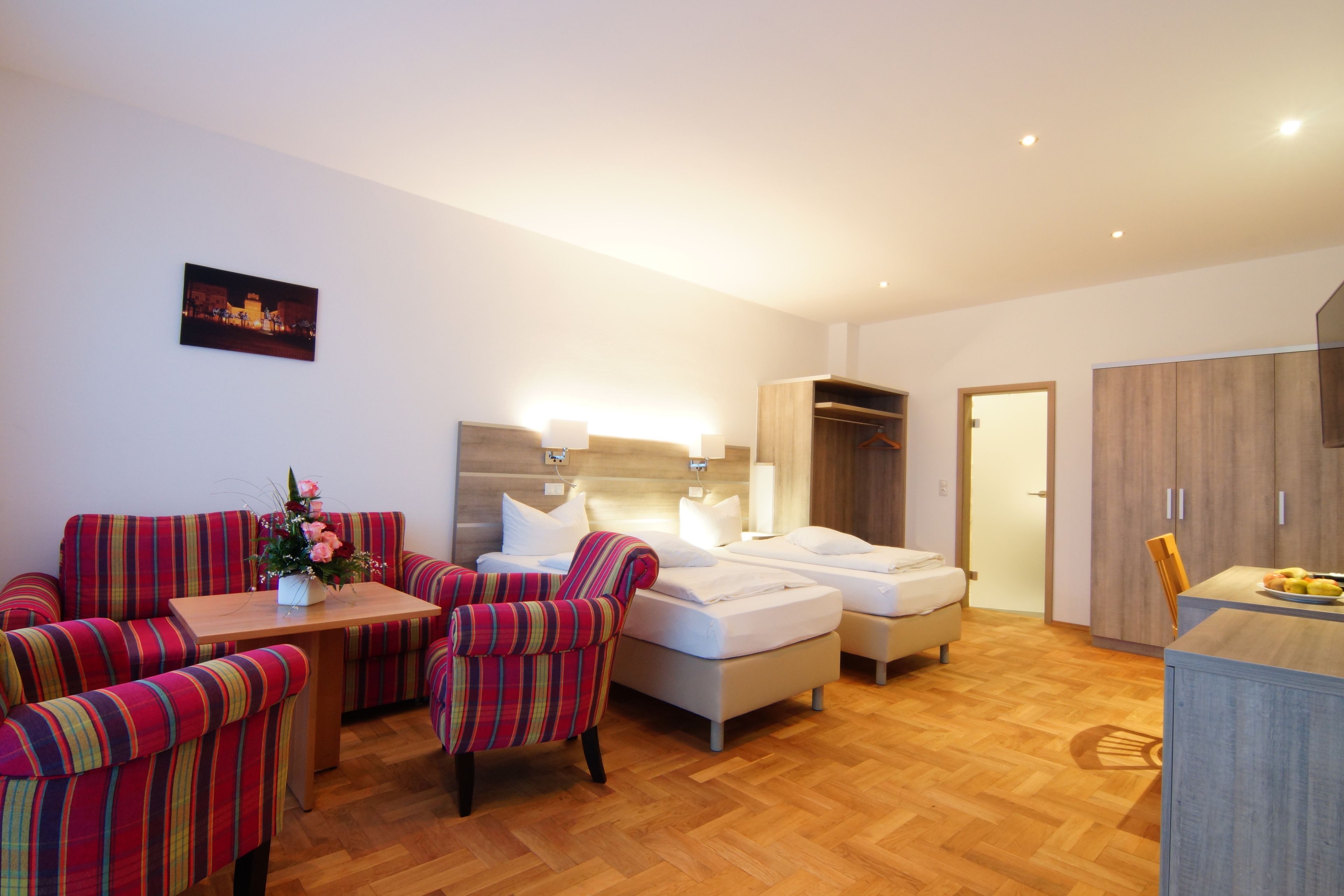 deluxe double room, balcony | living area | 32-inch flat-screen tv with cable channels, tv