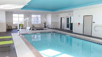 Una piscina cubierta