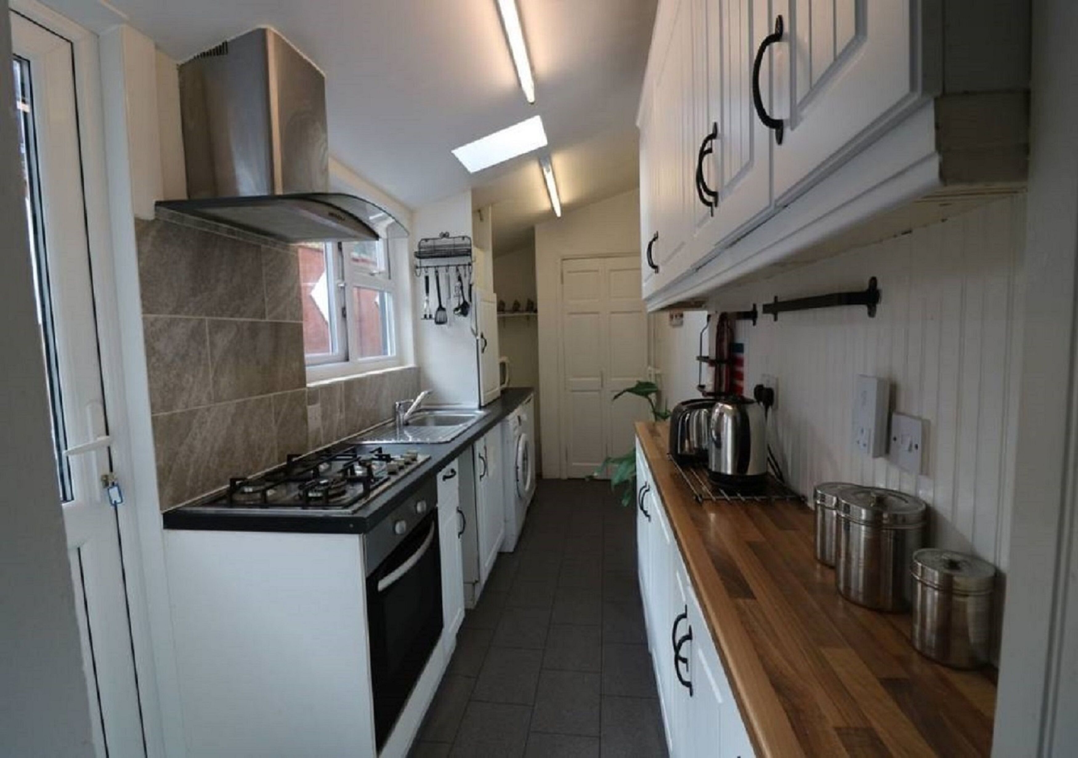 Photo - Salisbury House-Huku Kwetu Spacious 4 Bedroom House- Sleeps 6 - Luton Town Centre