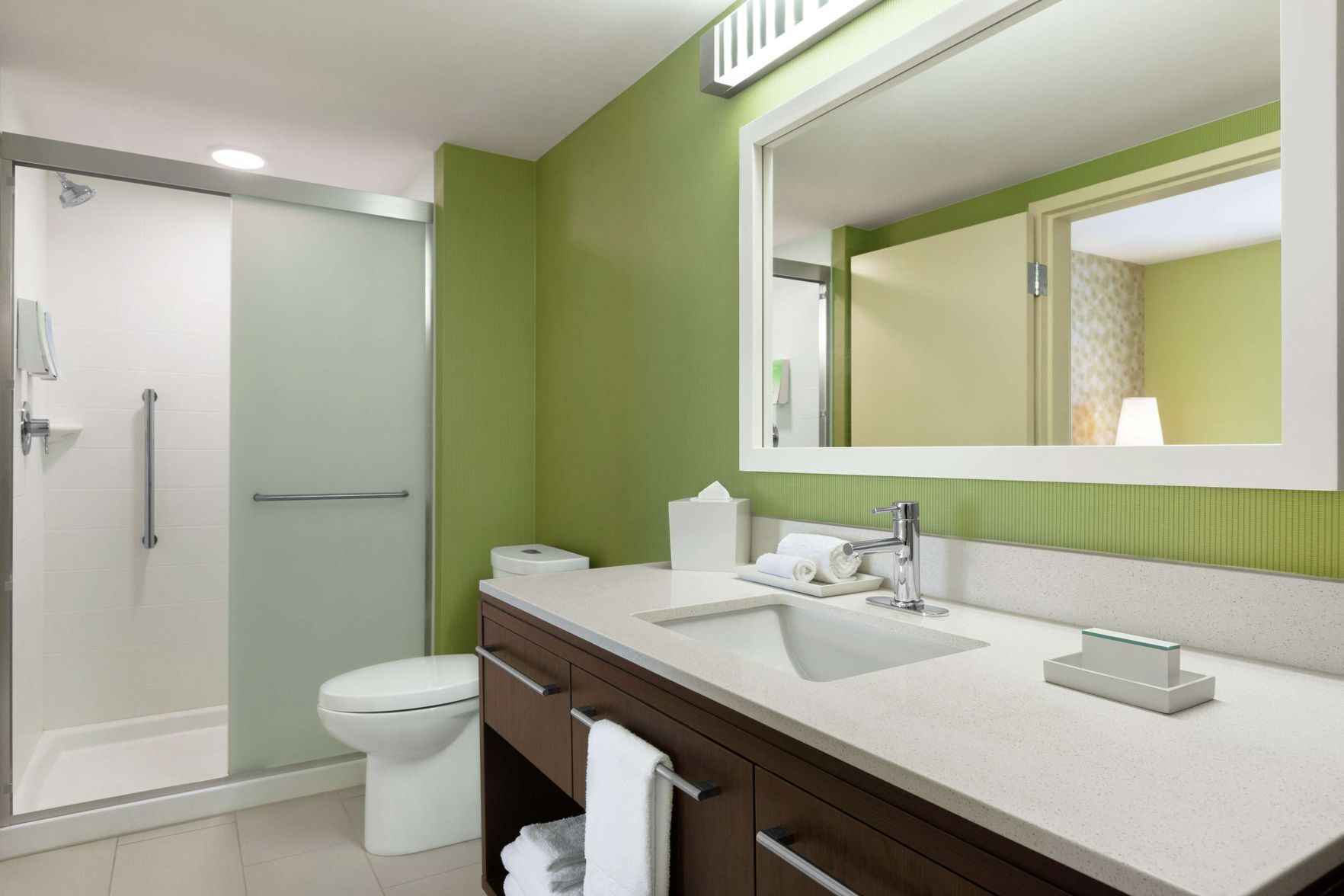 Baño | Amenidades de baño gratuitas, secadora de cabello, toallas, jabón 