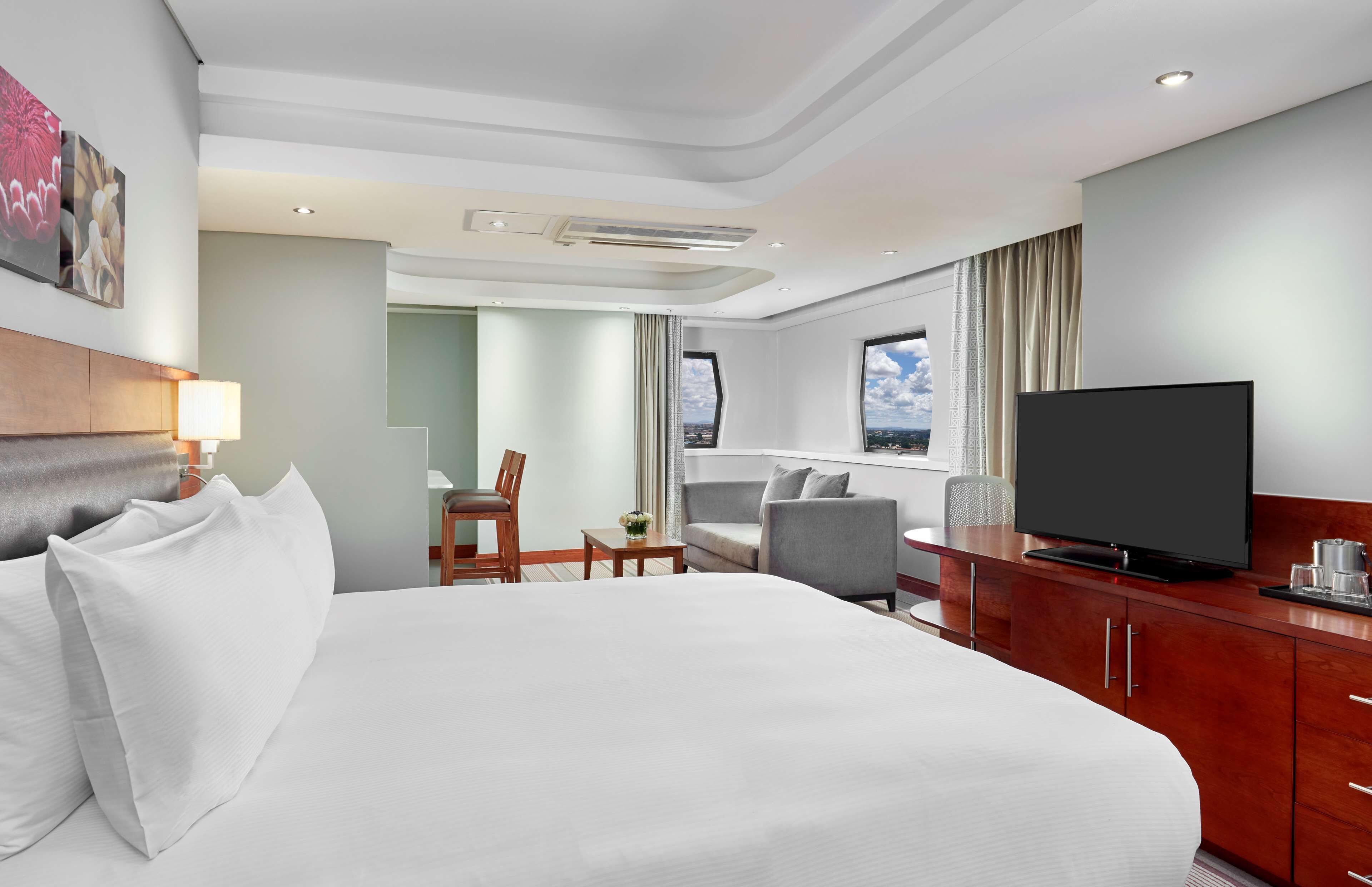 junior suite, 1 king bed | in-room safe, desk, laptop workspace, blackout curtains