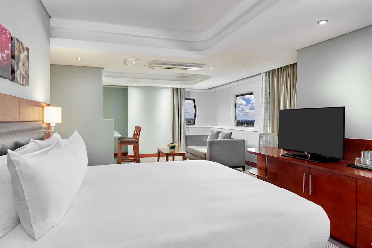 junior suite, 1 king bed | in-room safe, desk, laptop workspace, blackout curtains