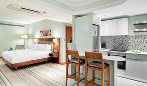 Phòng Suite Junior, 1 giường cỡ king | Bếp riêng | Tủ lạnh, bếp nấu, dụng cụ pha cà phê/trà 