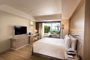 In-room safe, desk, laptop workspace, blackout curtains - DoubleTree by Hilton Okinawa Chatan Resort (Chatan)