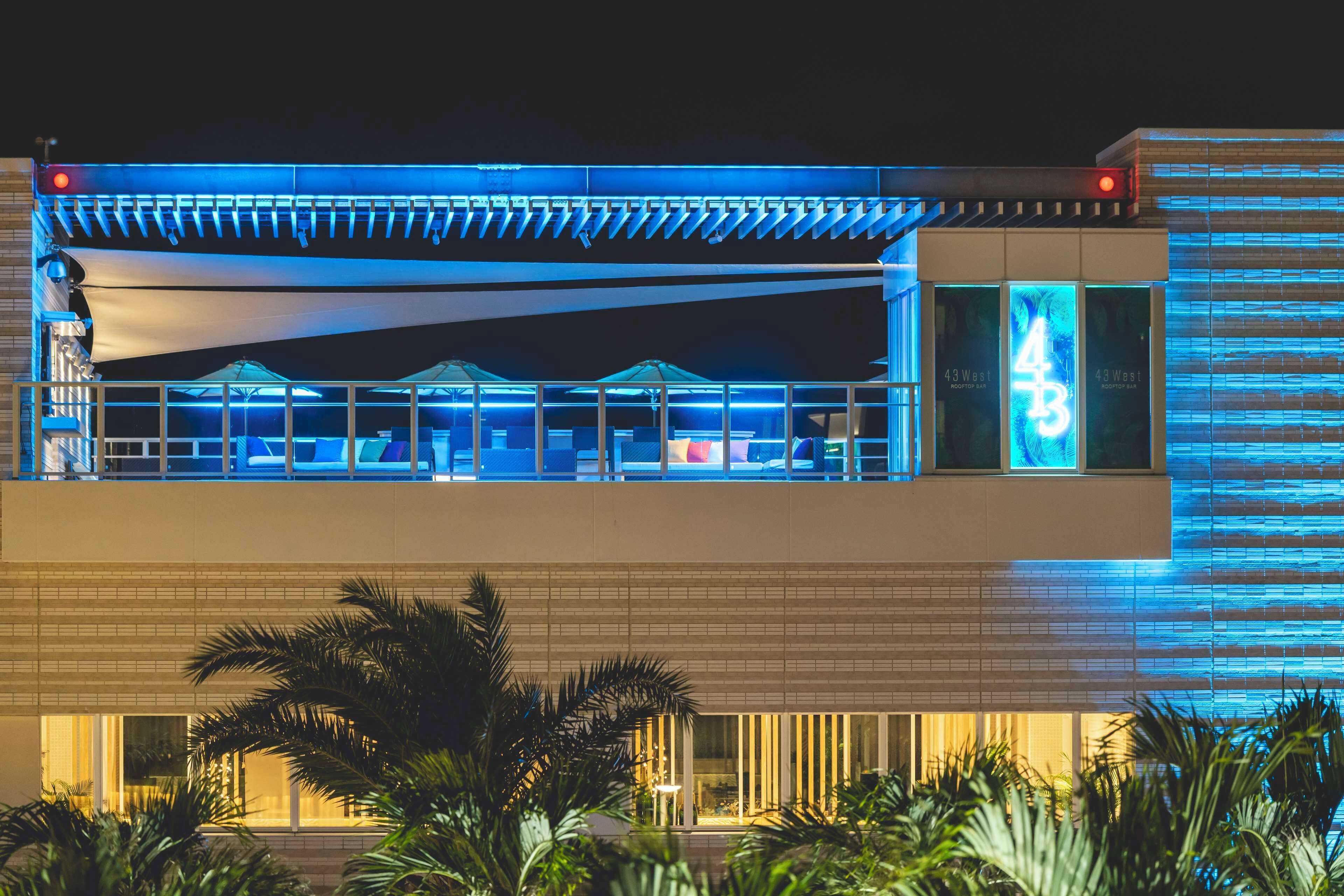 breakfast and lunch served, sea views