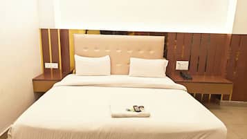 Super Deluxe Room with Complimentary Wi-Fi | 1 bedroom, desk, free WiFi, bed sheets
