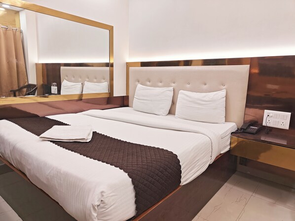 1 bedroom, desk, free WiFi, bed sheets