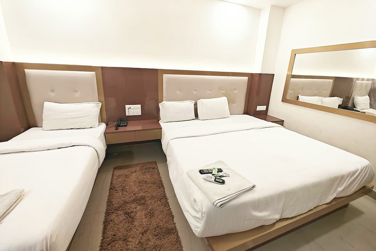 客房 (Deluxe Triple with Complimentary WiFi) | 1 間睡房、書桌、免費 Wi-Fi、床單