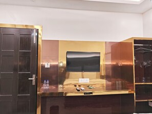 1 bedroom, desk, free WiFi, bed sheets