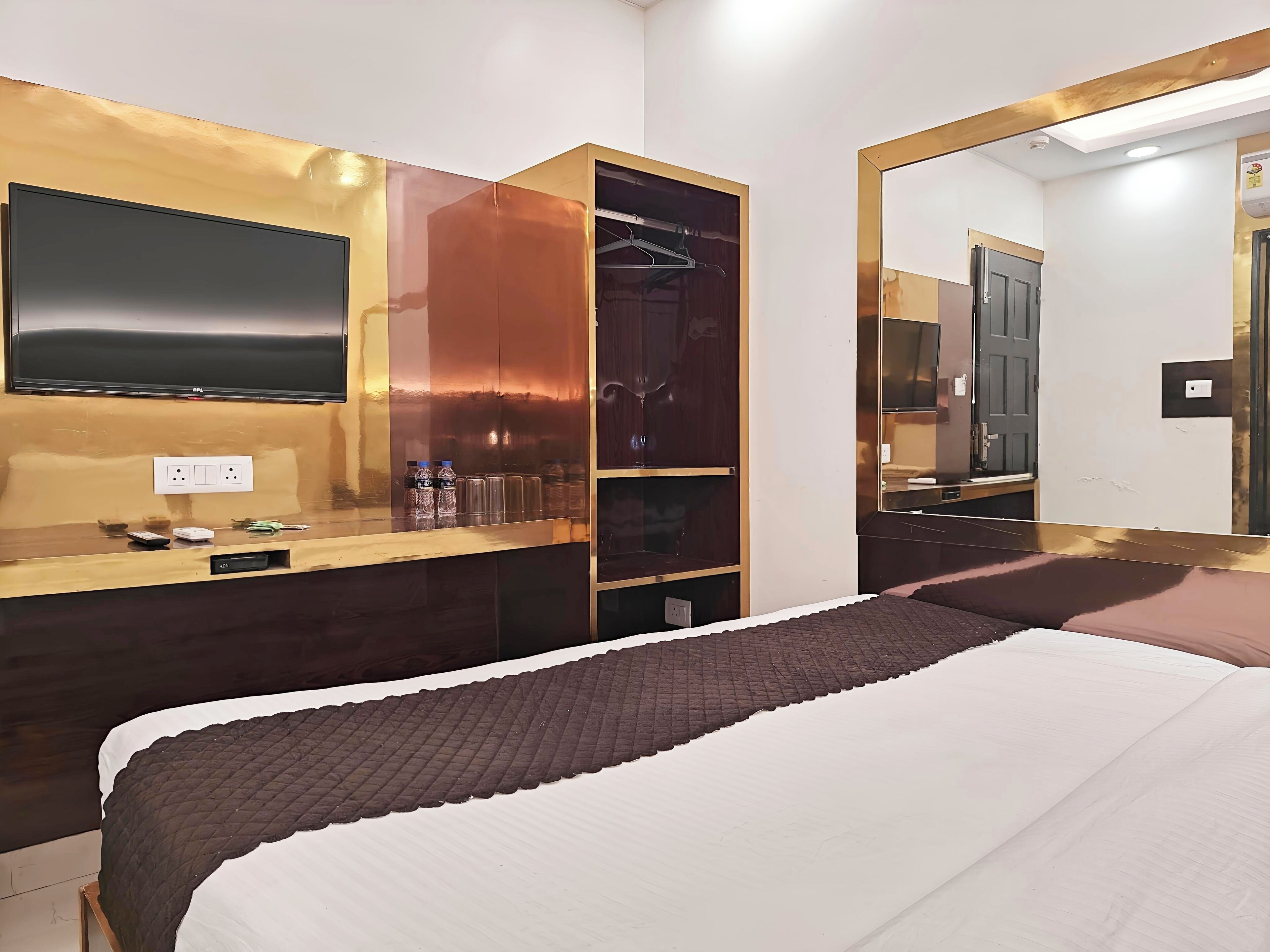 1 bedroom, desk, free WiFi, bed sheets