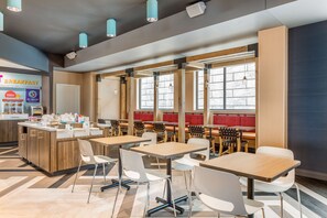 包含每日自助早餐