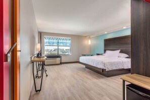 Hochwertige Bettwaren, Zimmersafe, Schreibtisch, Verdunkelungsvorhänge