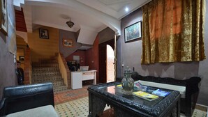 Lobby sitting area - Riad Tamazouzt (Marrakech)