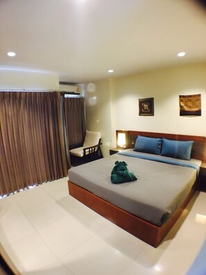 Premium Double Room | In-room safe, desk, free WiFi - Ol'Masta Hotel & Lounge (Patong)