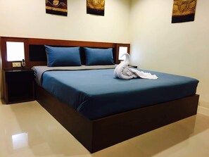 Premium Double Room | 房內夾萬、書桌、免費 Wi-Fi