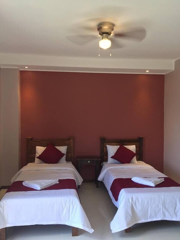 Deluxe Twin Room | Desk, iron/ironing board, free WiFi, bed sheets