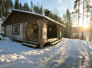 Comfort Cottage, 1 King Bed, Sauna, Lakeside | Property grounds - Iken Mökit (Heinola)