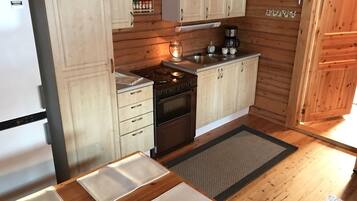 Fridge, oven, stovetop, coffee/tea maker