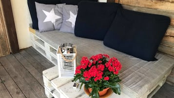 Flat-screen TV, fireplace