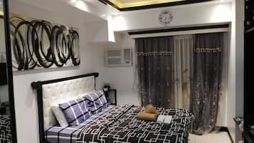 Premier Studio, Accessible, Refrigerator & Microwave | Individually decorated, individually furnished, desk, laptop workspace