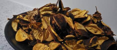 A plate of dried leaves.
