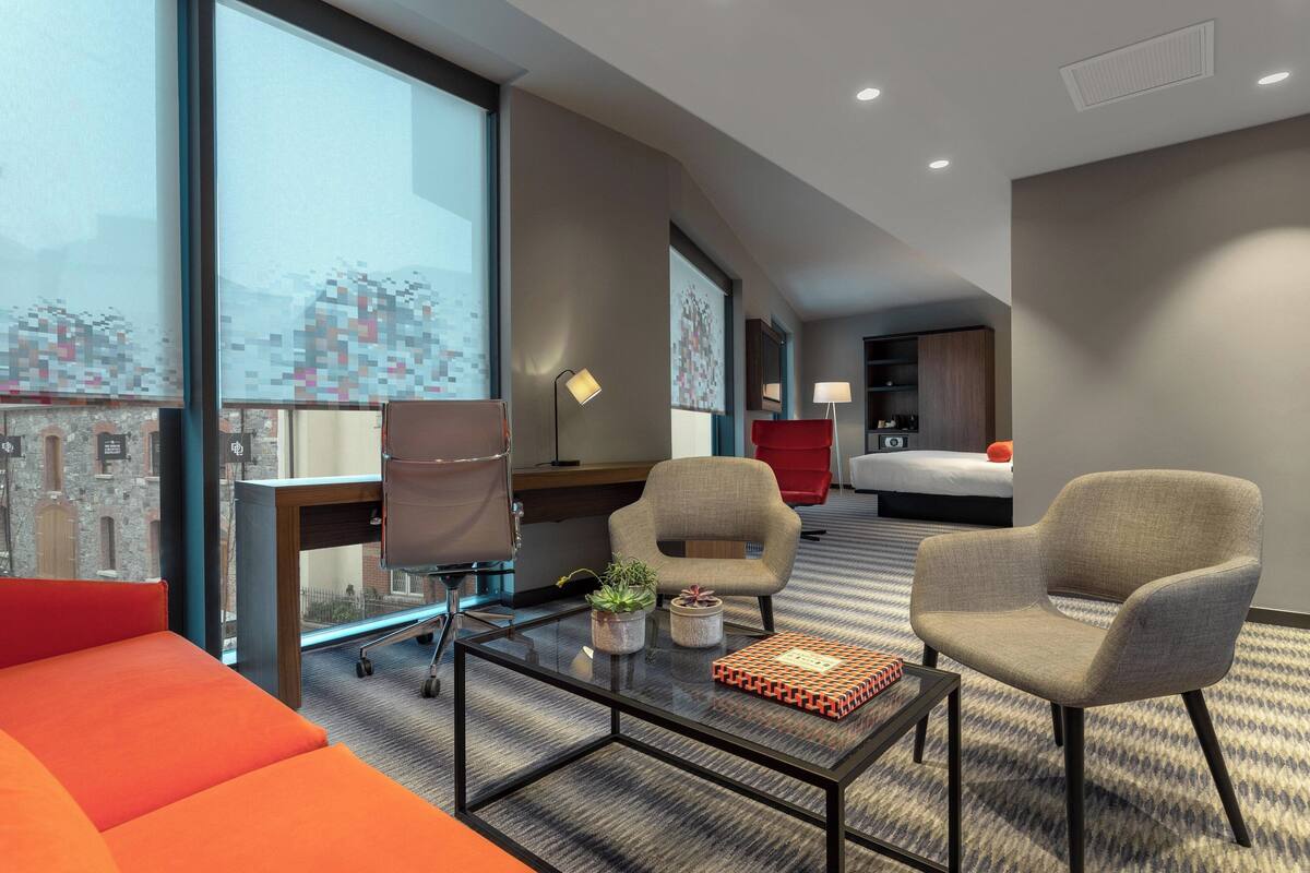 suite, 1 bedroom, non smoking | living area | flat-screen tv