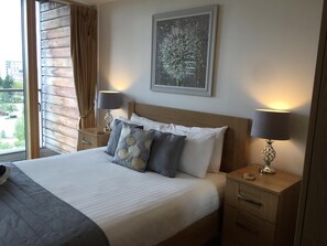 Iron/ironing board - Vizion Serviced Apartments S (Milton Keynes)