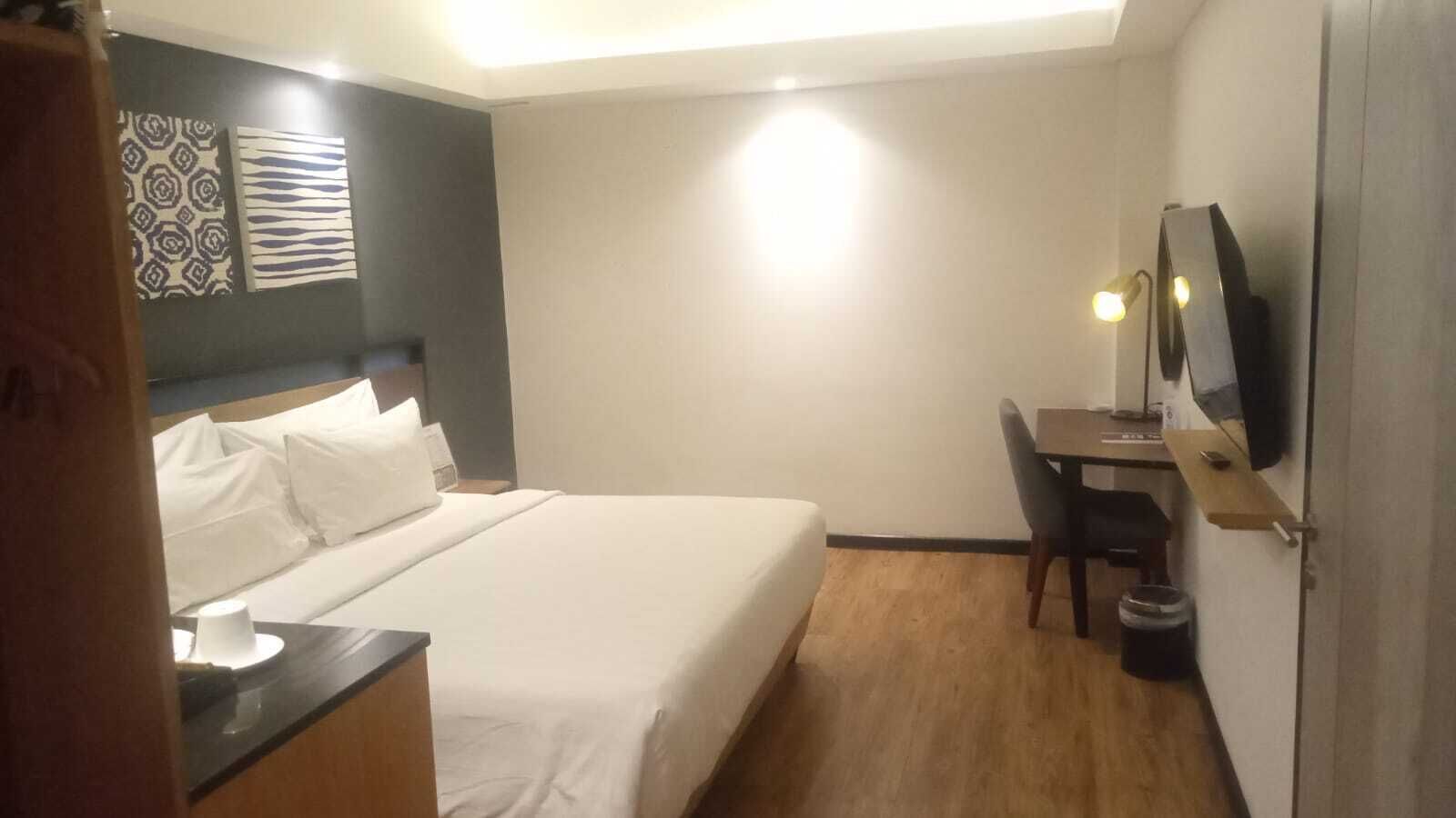 In-room safe, bed sheets