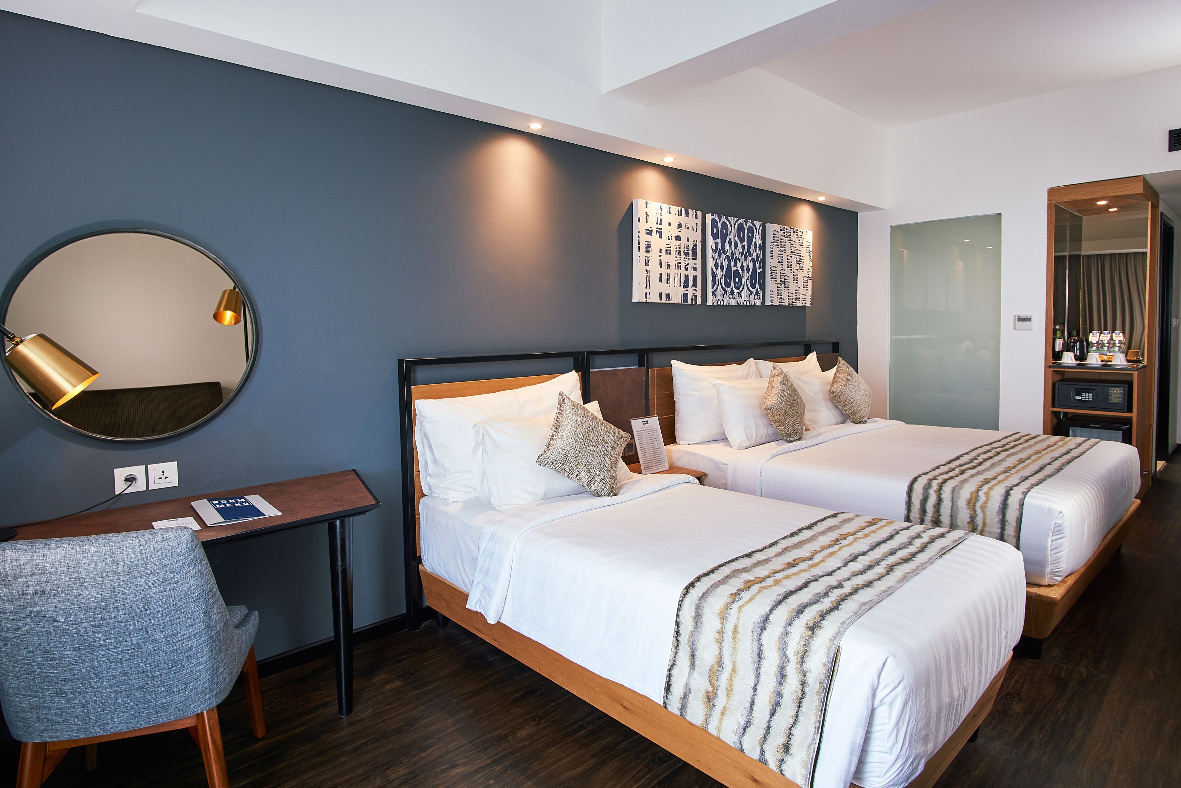 In-room safe, bed sheets