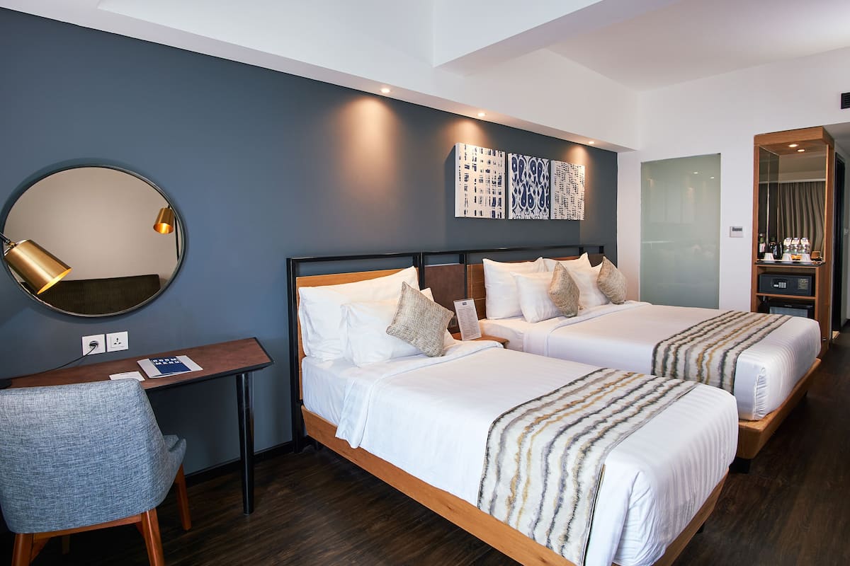 In-room safe, bed sheets