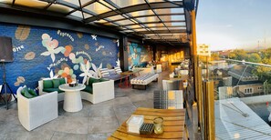 Breakfast, lunch, dinner served; Indonesian cuisine