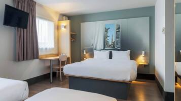 Chambre Quadruple | Bureau, chambres insonorisées, Wi-Fi gratuit, draps fournis