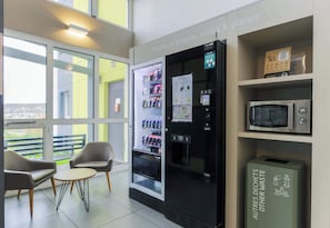 Vending machine - B&B HOTEL Nancy Frouard (1) (Frouard)