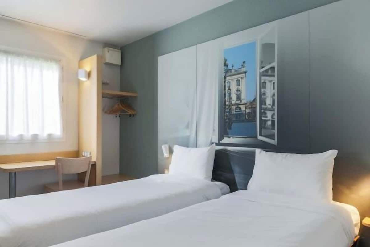 書桌、隔音、免費無線上網、床單