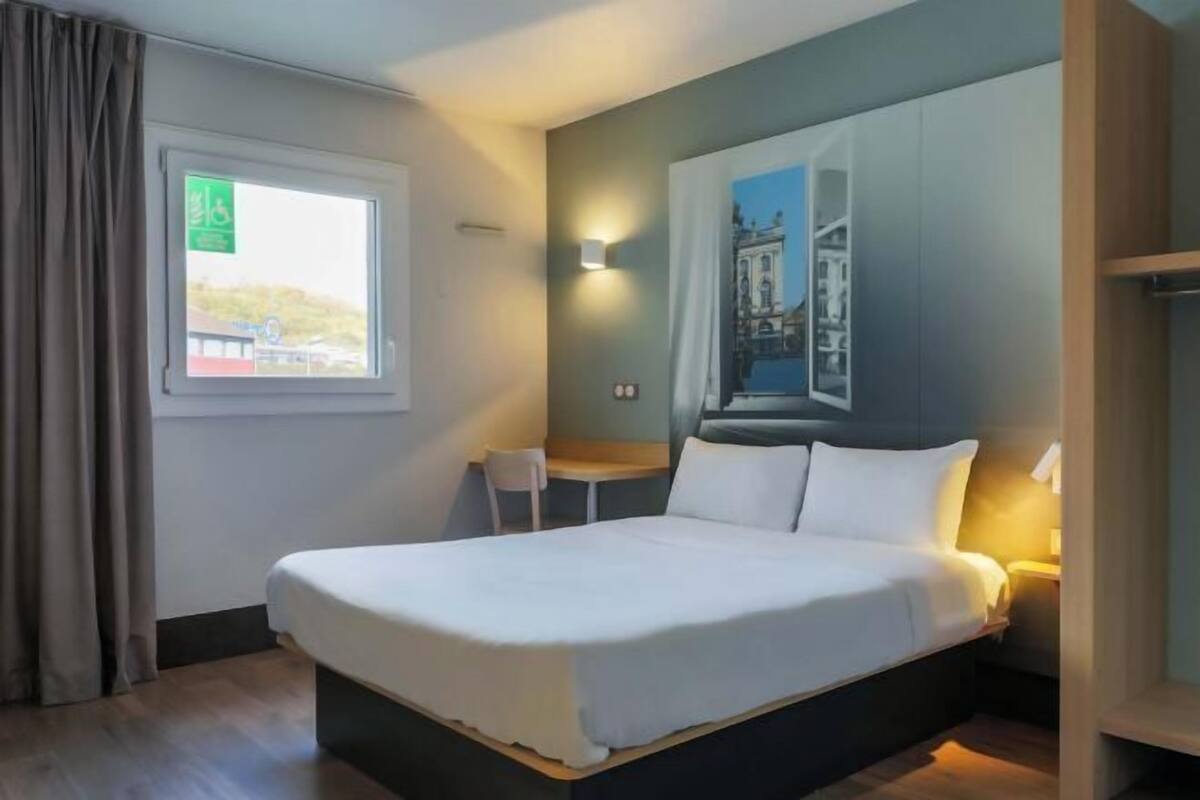 Schreibtisch, schallisolierte Zimmer, kostenloses WLAN, Bettwäsche