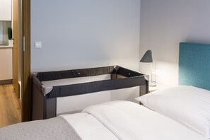 1 bedroom, Egyptian cotton sheets, premium bedding, memory foam beds - UNIC Apartments Dominikańska (Poznan)